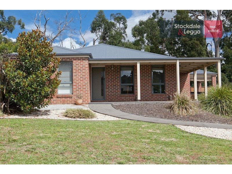 17 Lakeside Court, Drouin VIC 3818