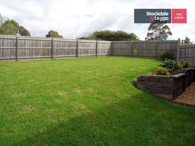 4 Vivian Court, Drouin VIC 3818