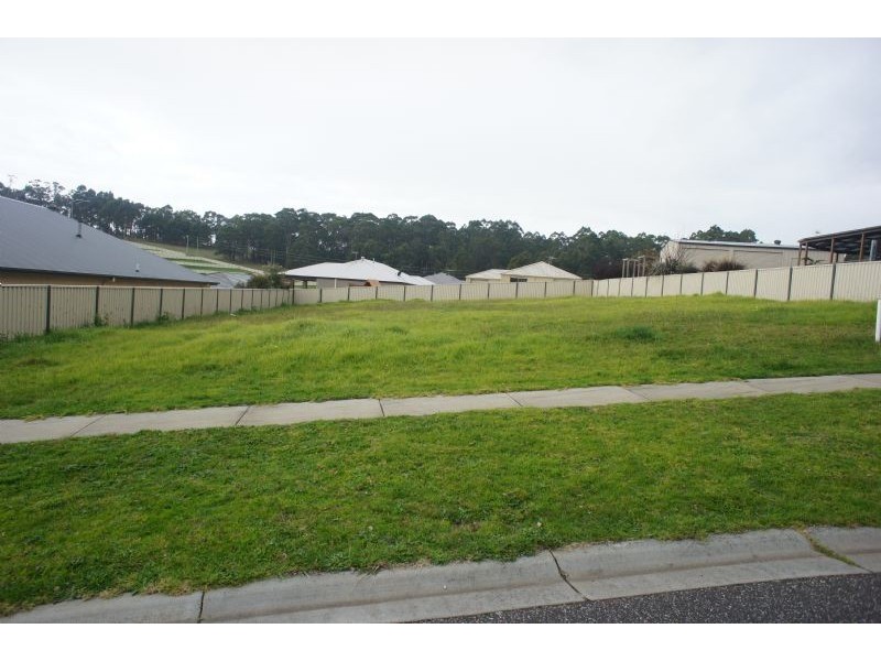 4 Crystal Court, Drouin VIC 3818