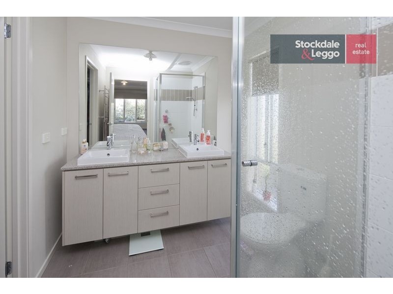 4 Rimfire Avenue, Drouin VIC 3818