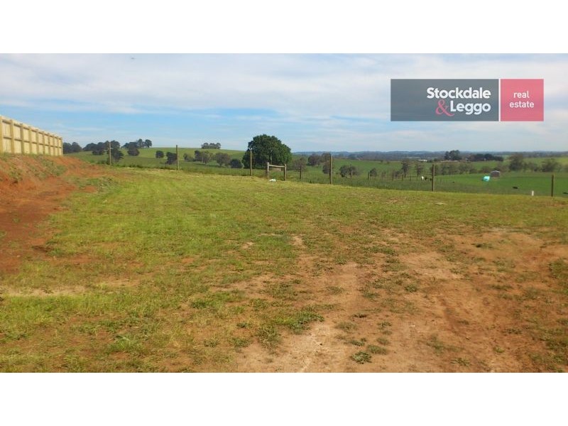 6 Heyington Place, Drouin VIC 3818