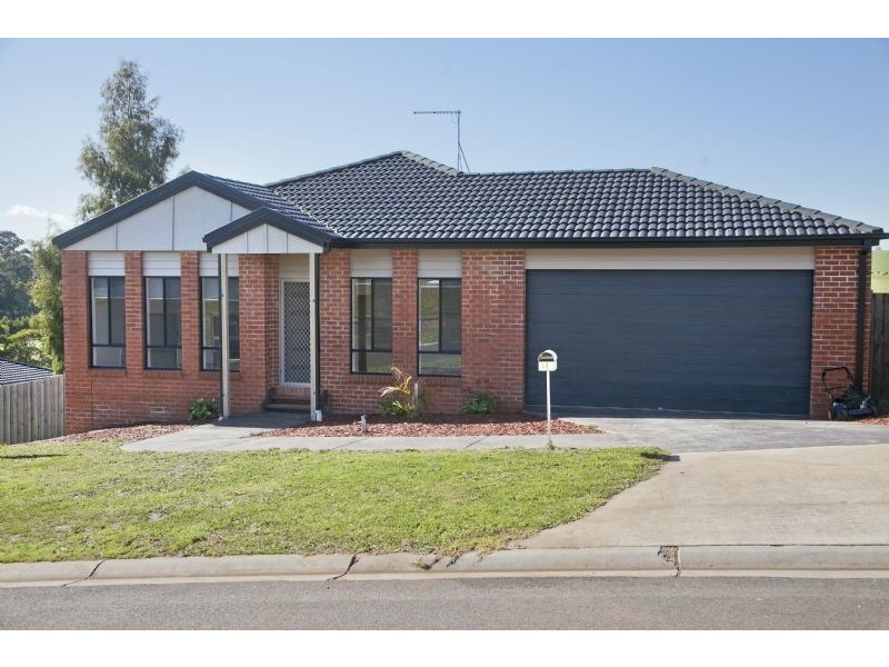 14 Vivian Court, Drouin VIC 3818