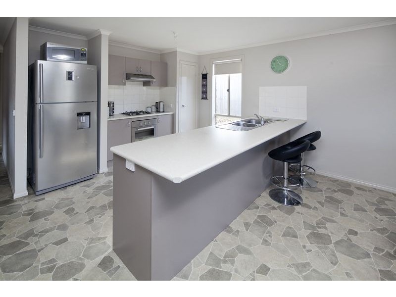 8 Palm Square, Drouin VIC 3818