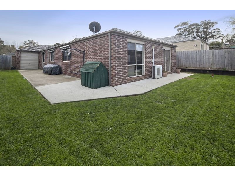 8 Palm Square, Drouin VIC 3818