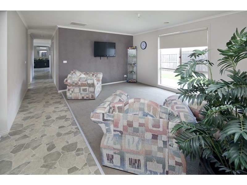 8 Palm Square, Drouin VIC 3818