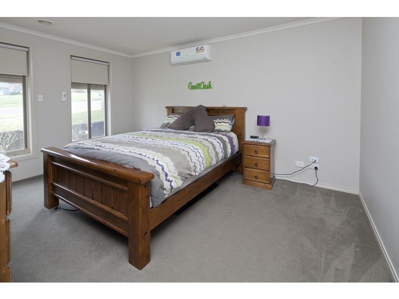 8 Palm Square, Drouin VIC 3818