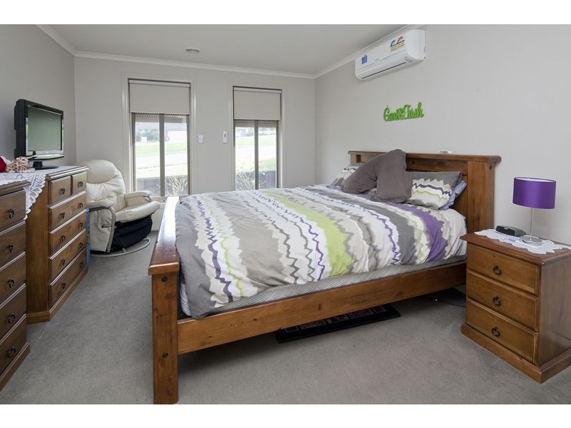 8 Palm Square, Drouin VIC 3818