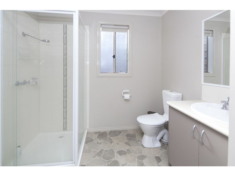 8 Palm Square, Drouin VIC 3818