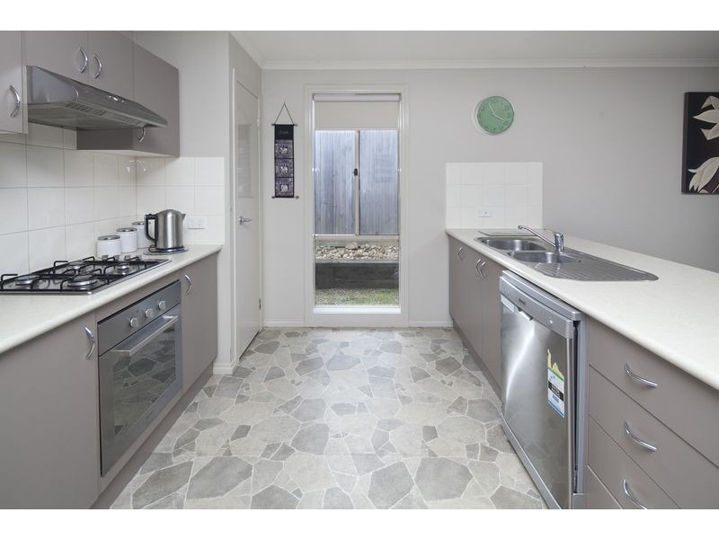 8 Palm Square, Drouin VIC 3818