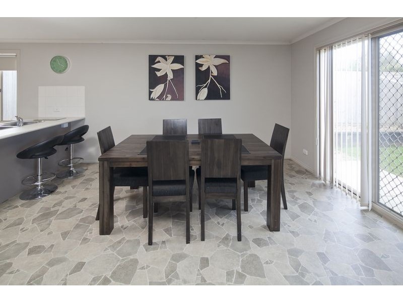 8 Palm Square, Drouin VIC 3818