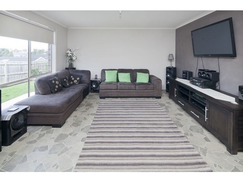 8 Palm Square, Drouin VIC 3818