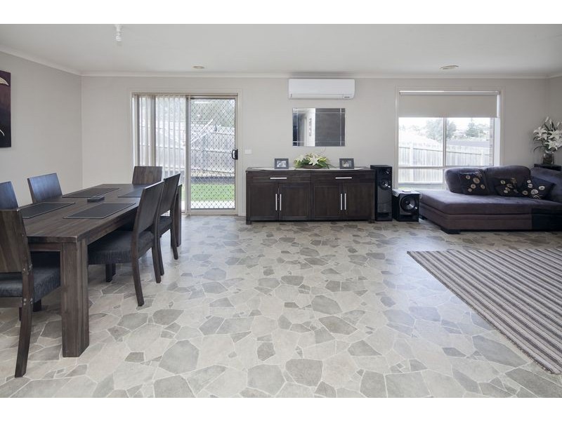 8 Palm Square, Drouin VIC 3818