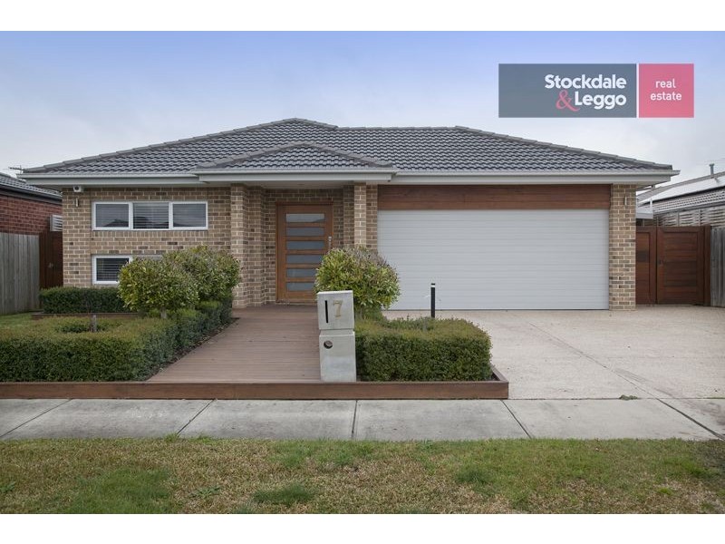 7 Oak Avenue, Longwarry VIC 3816
