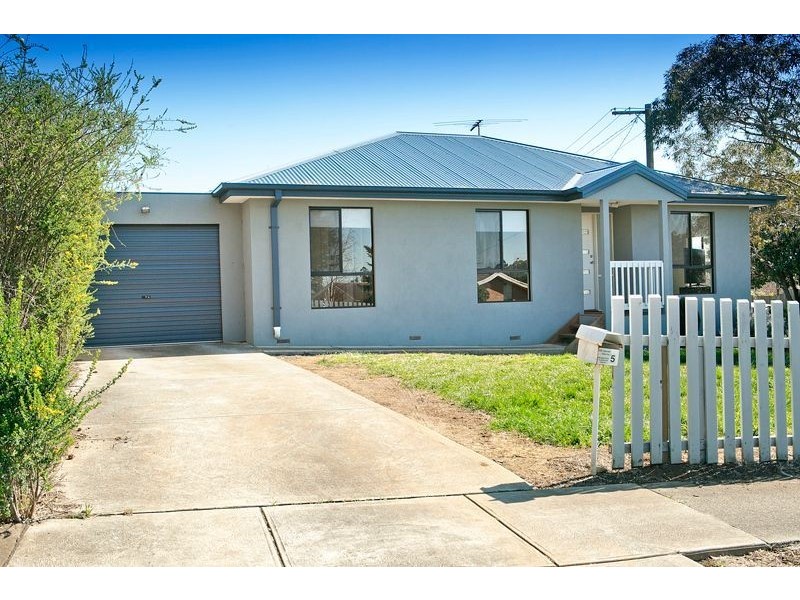 5 Lawson Crescent, Warragul VIC 3820