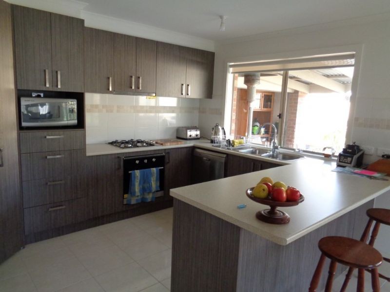 30 Shakespeare Court, Drouin VIC 3818