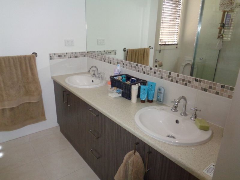 30 Shakespeare Court, Drouin VIC 3818