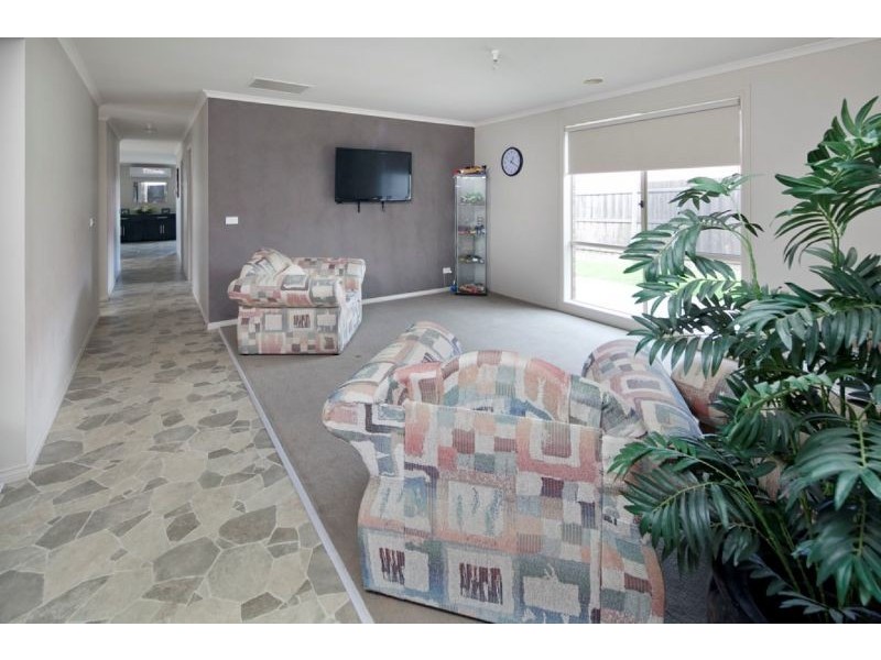 8 Palm Square, Drouin VIC 3818