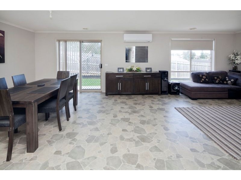 8 Palm Square, Drouin VIC 3818