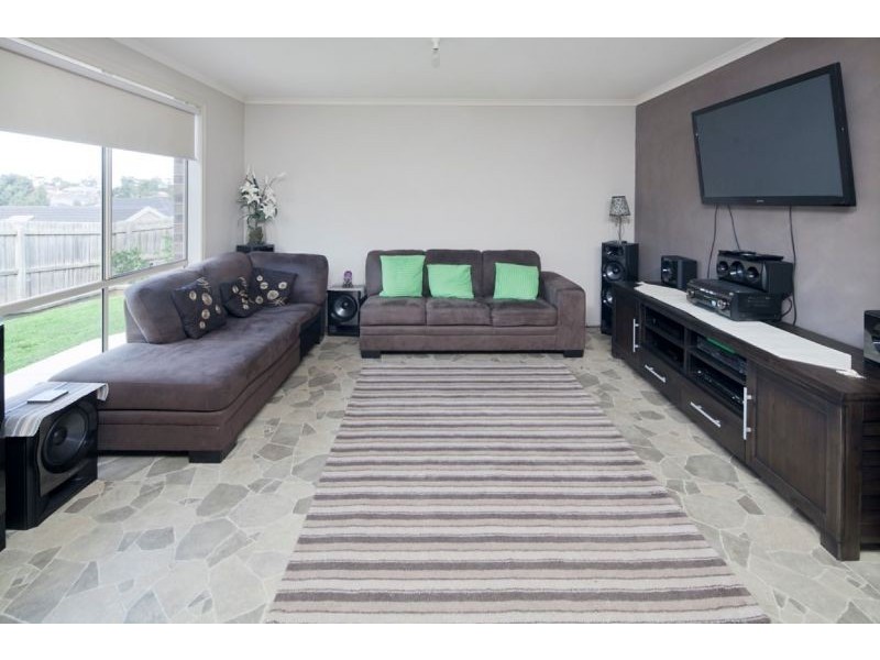 8 Palm Square, Drouin VIC 3818