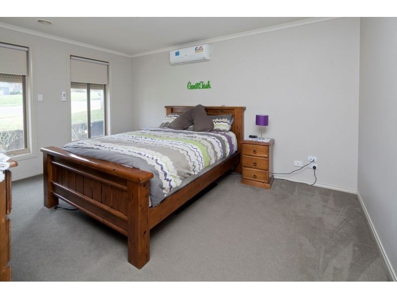 8 Palm Square, Drouin VIC 3818