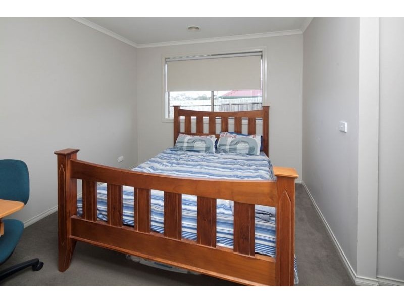 8 Palm Square, Drouin VIC 3818