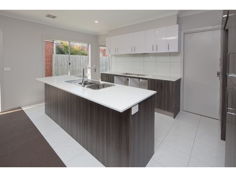 7 Armidale Drive, Pakenham VIC 3810