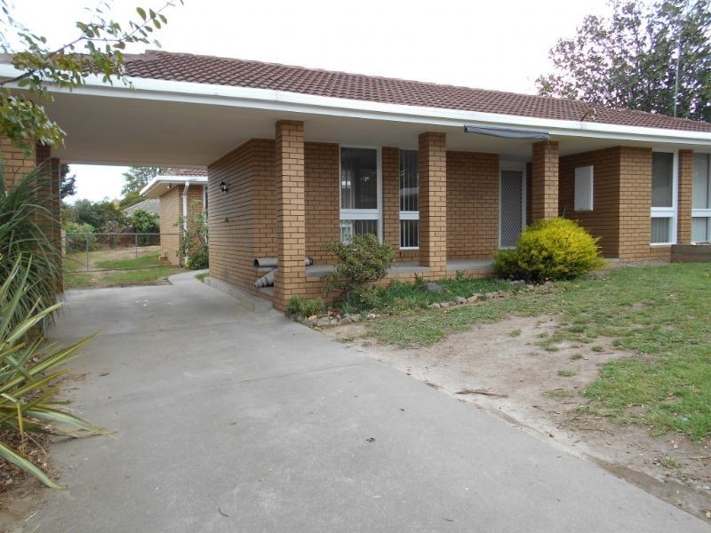 2 Charles Street, Drouin VIC 3818