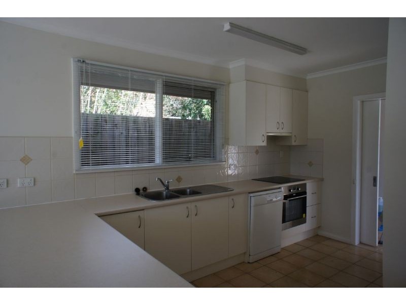 2 Charles Street, Drouin VIC 3818