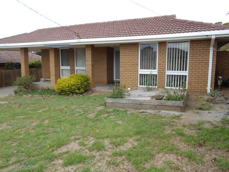 2 Charles Street, Drouin VIC 3818