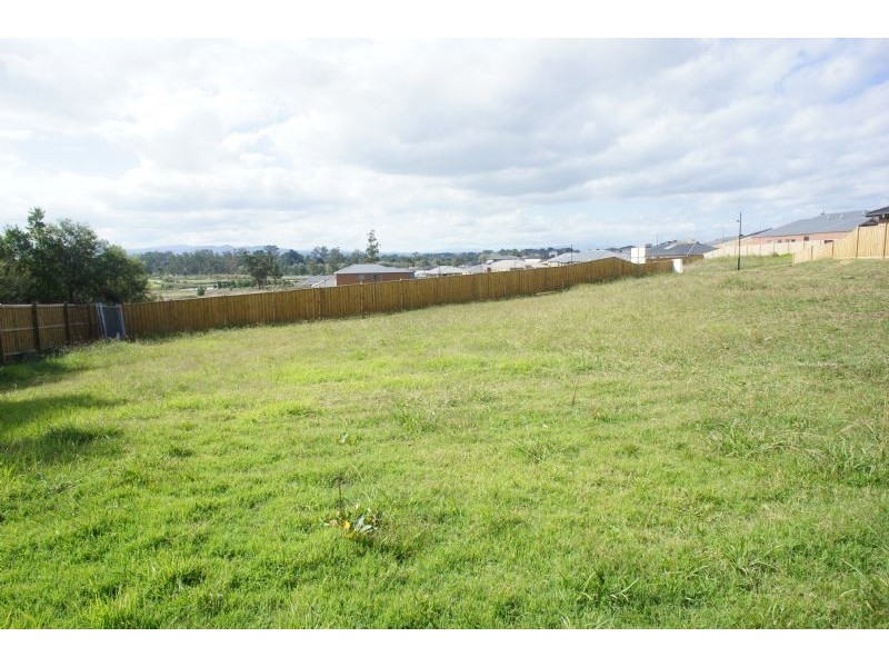 21 Empire Avenue, Drouin VIC 3818