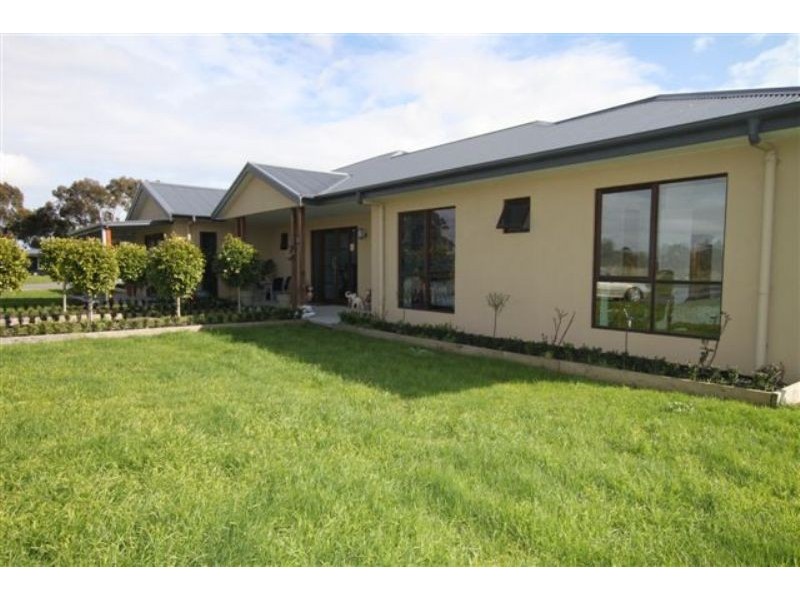 Bayles VIC 3981