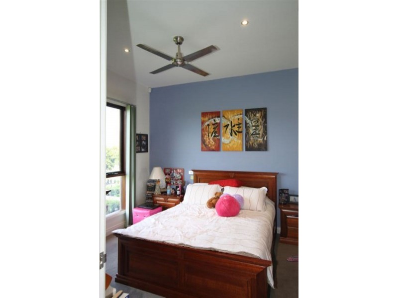 Bayles VIC 3981