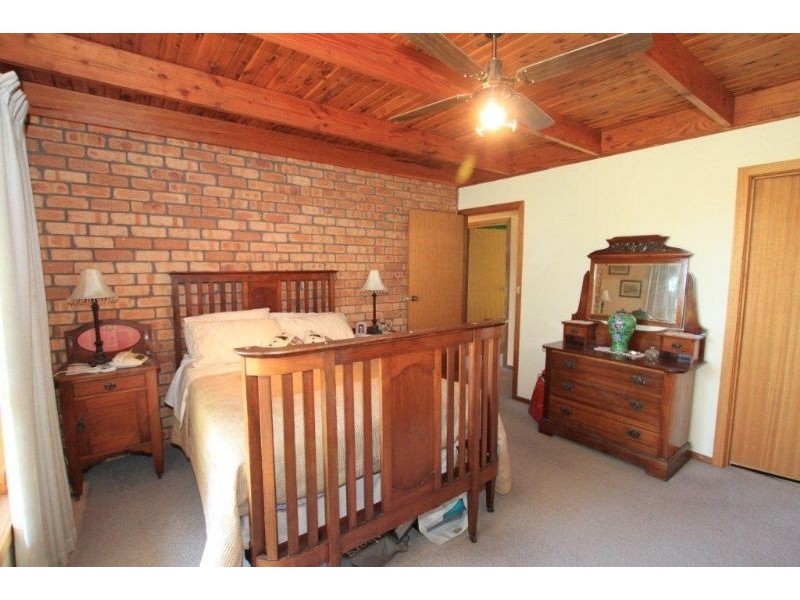 Bayles VIC 3981