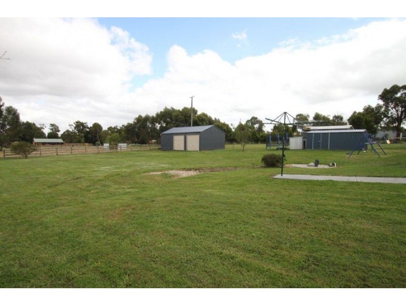 Nyora VIC 3987