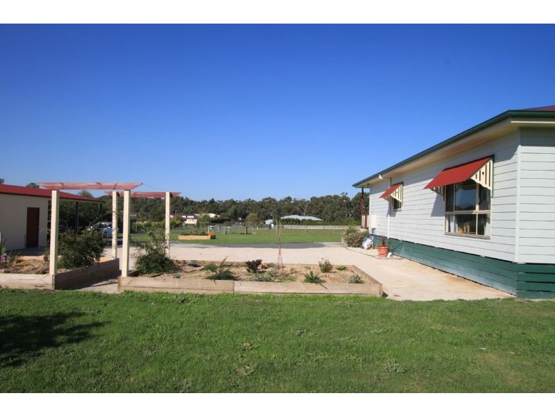 Nyora VIC 3987