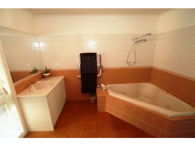 Bayles VIC 3981