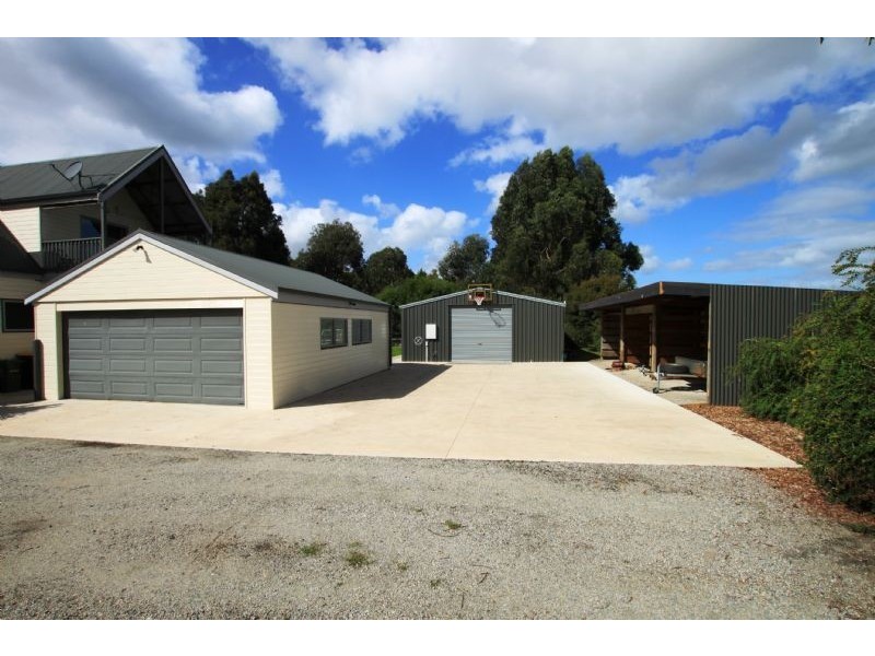Nyora VIC 3987
