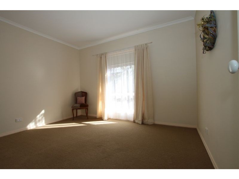 242 Rossiter Road, Koo Wee Rup VIC 3981