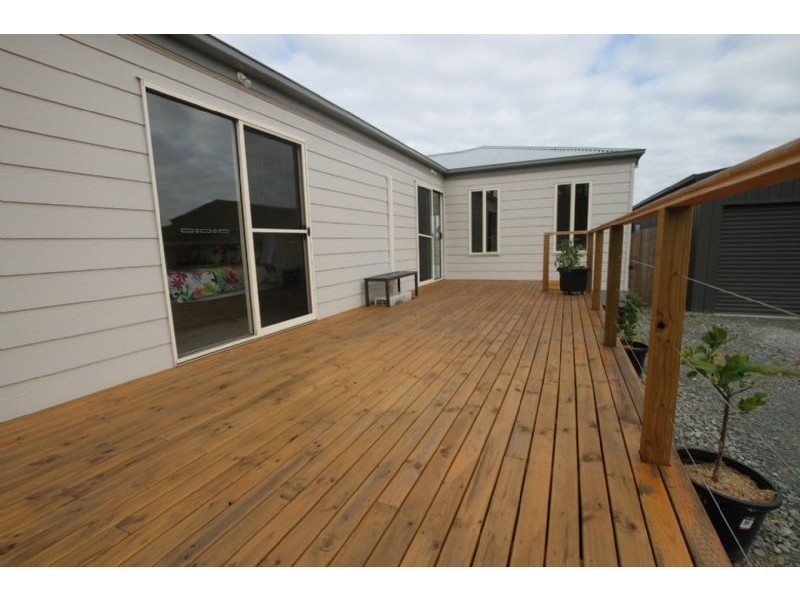 16 Tatiara Drive, Grantville VIC 3984