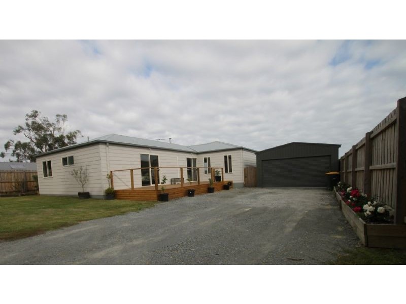 16 Tatiara Drive, Grantville VIC 3984