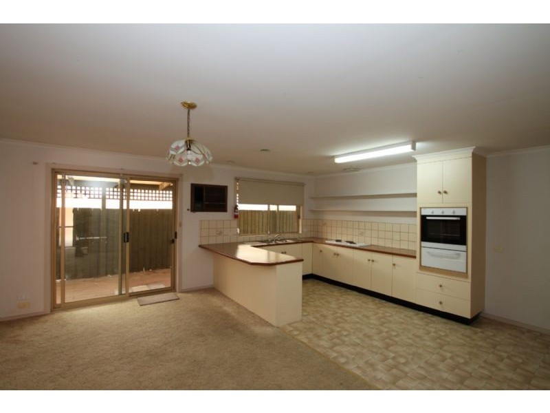 2/2 Maughan Road, Koo Wee Rup VIC 3981