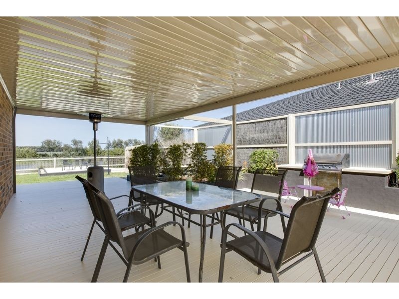 6 Bellairs Place, Koo Wee Rup VIC 3981