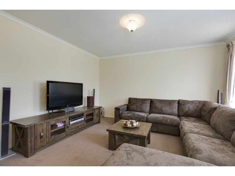 6 Bellairs Place, Koo Wee Rup VIC 3981