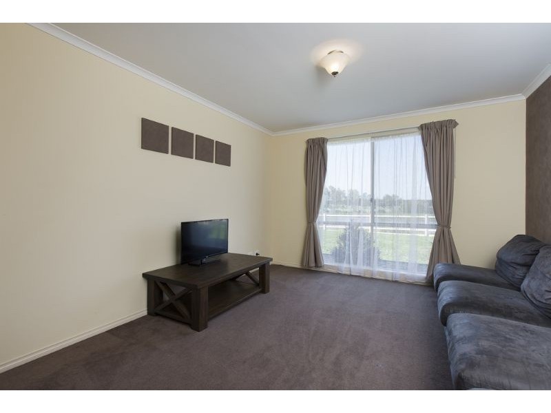 6 Bellairs Place, Koo Wee Rup VIC 3981