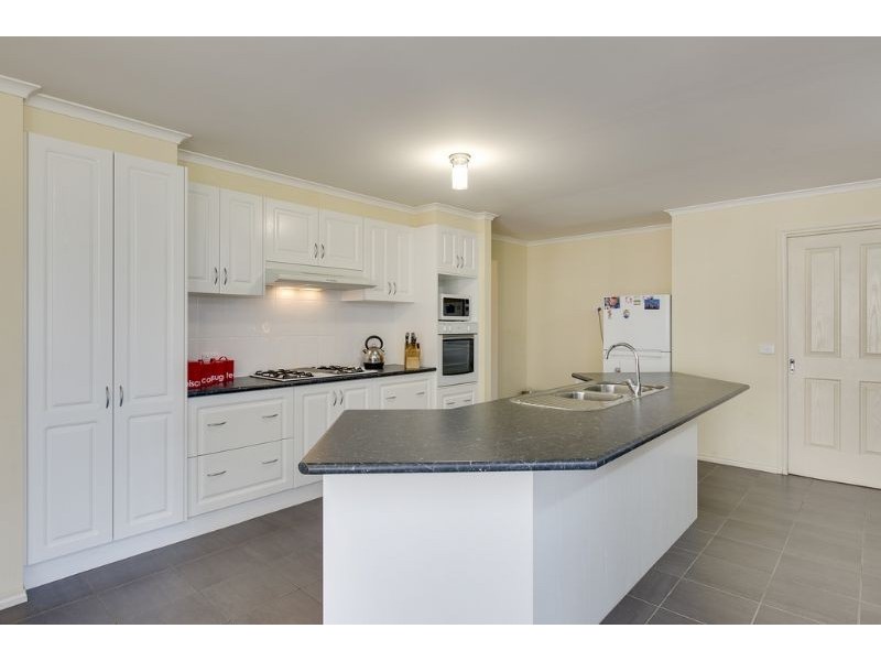 6 Bellairs Place, Koo Wee Rup VIC 3981