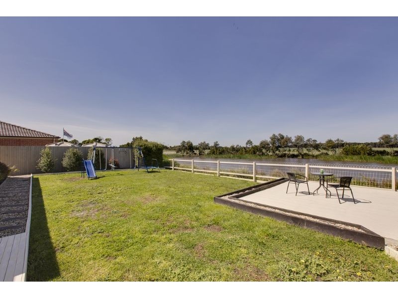 6 Bellairs Place, Koo Wee Rup VIC 3981