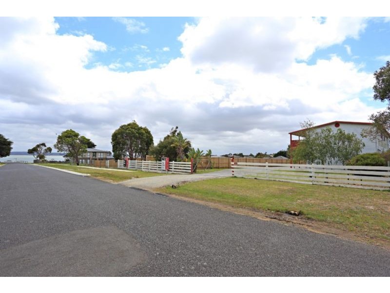 12 Hamilton Street, Corinella VIC 3984