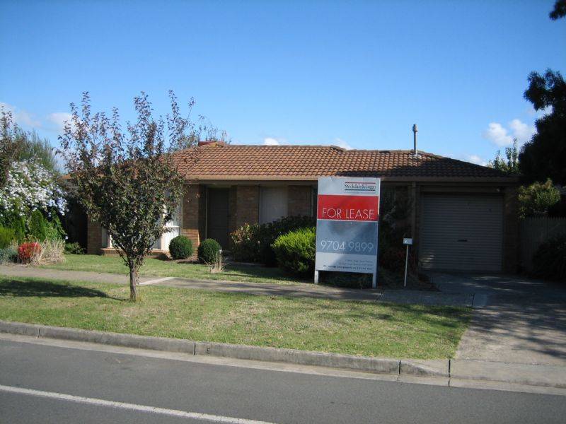 64 St. Boswells Avenue, Berwick VIC 3806