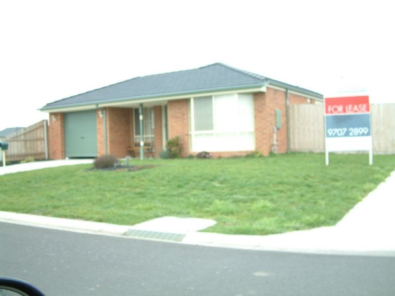 24 Terri Ester Drive, Berwick VIC 3806