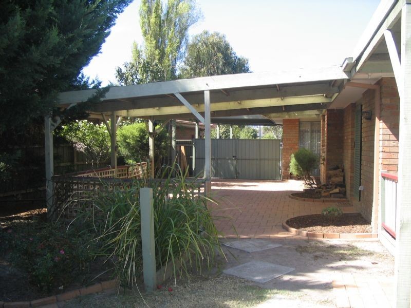 13 Insignia Crescent , Berwick VIC 3806